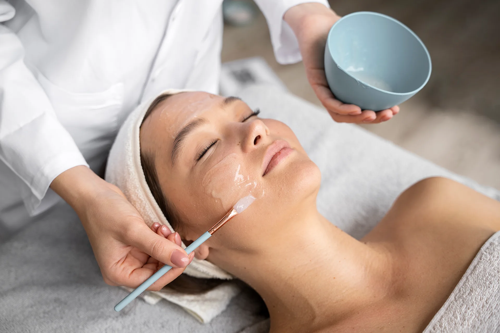 Peelingi chemiczne Circadia: jak wybrać idealny dla swojego typu skóry?